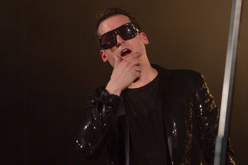 Mydy Rabycad roztančili Plzeň: Peklo ovládly kšandy a peříčka v rytmu swingu