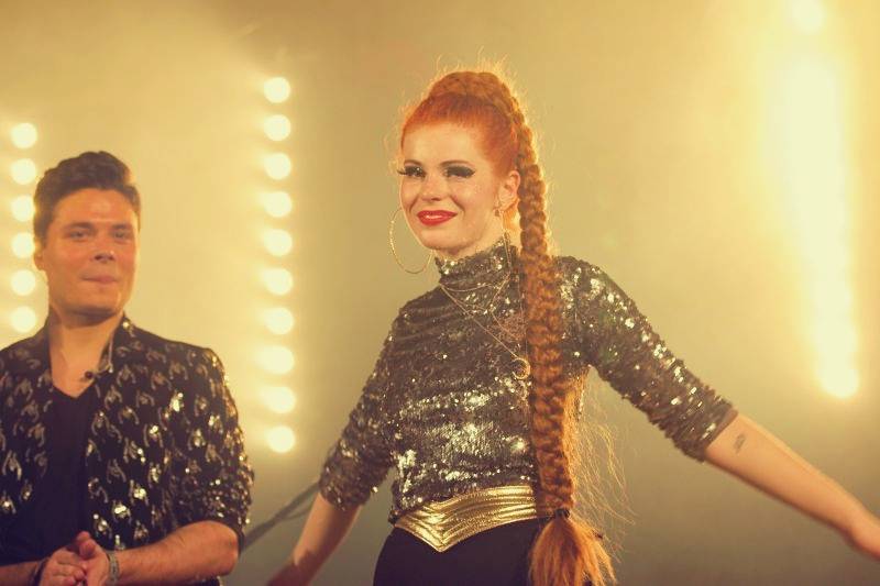 Mydy Rabycad roztančili Plzeň: Peklo ovládly kšandy a peříčka v rytmu swingu