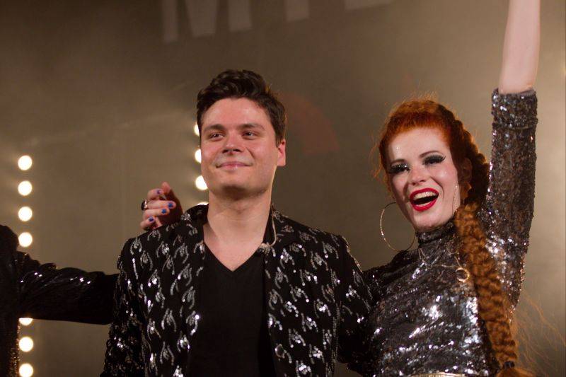 Mydy Rabycad roztančili Plzeň: Peklo ovládly kšandy a peříčka v rytmu swingu