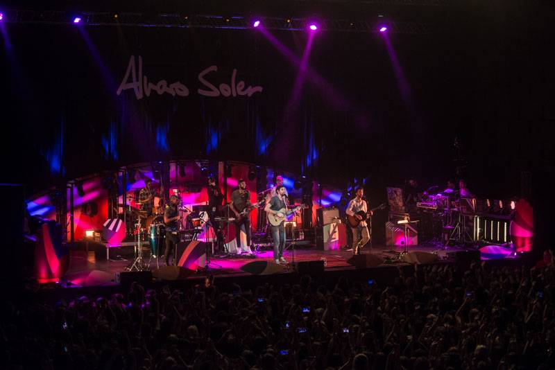 Alvaro Soler hned napoprvé vyprodal koncert v Praze, přivezl i Sofii