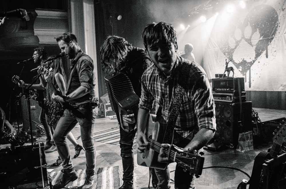 Jelen v Pekle: Plzeňané zpívali hity z alba Vlčí srdce