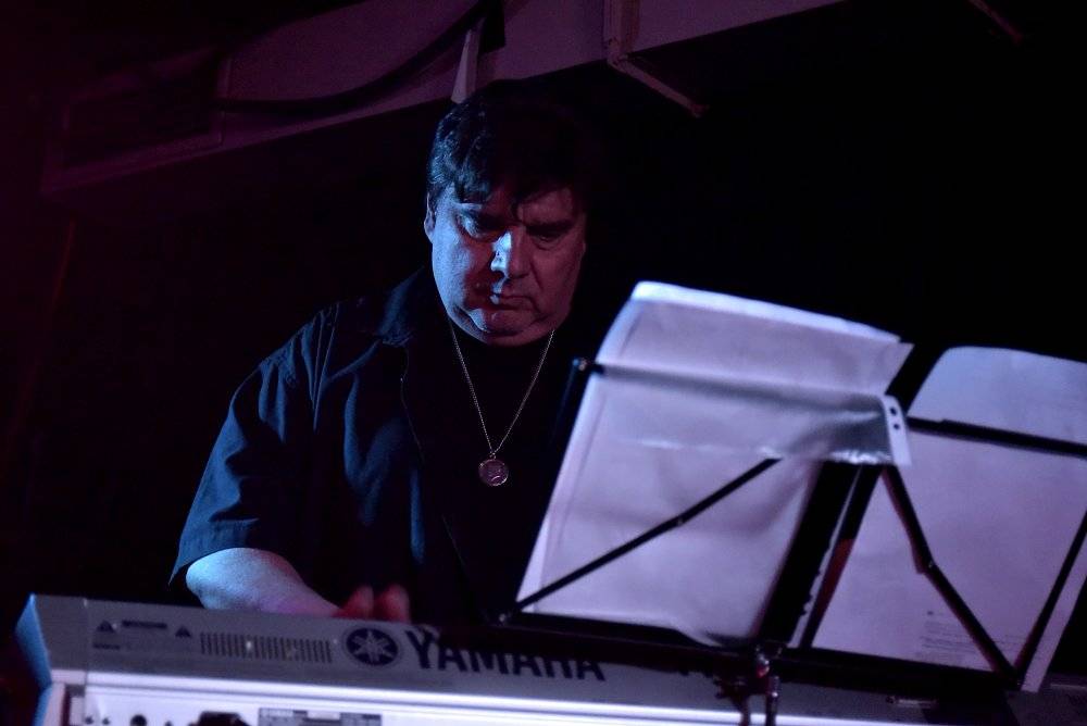 Neil Zaza, spoluhráč Stevea Vaie a Joea Satrianiho, zahrál v Praze