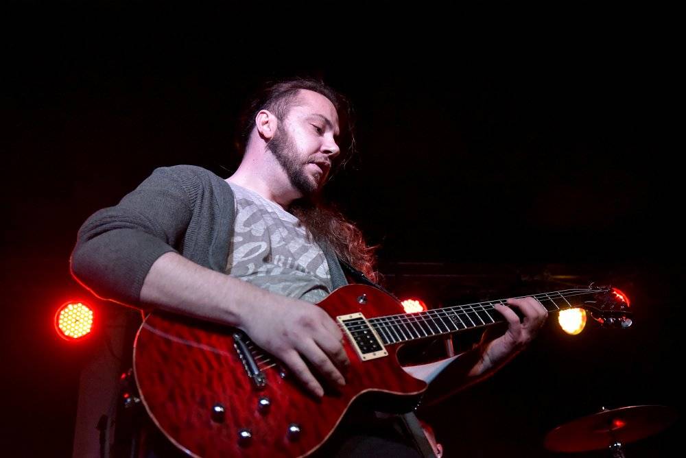 Neil Zaza, spoluhráč Stevea Vaie a Joea Satrianiho, zahrál v Praze