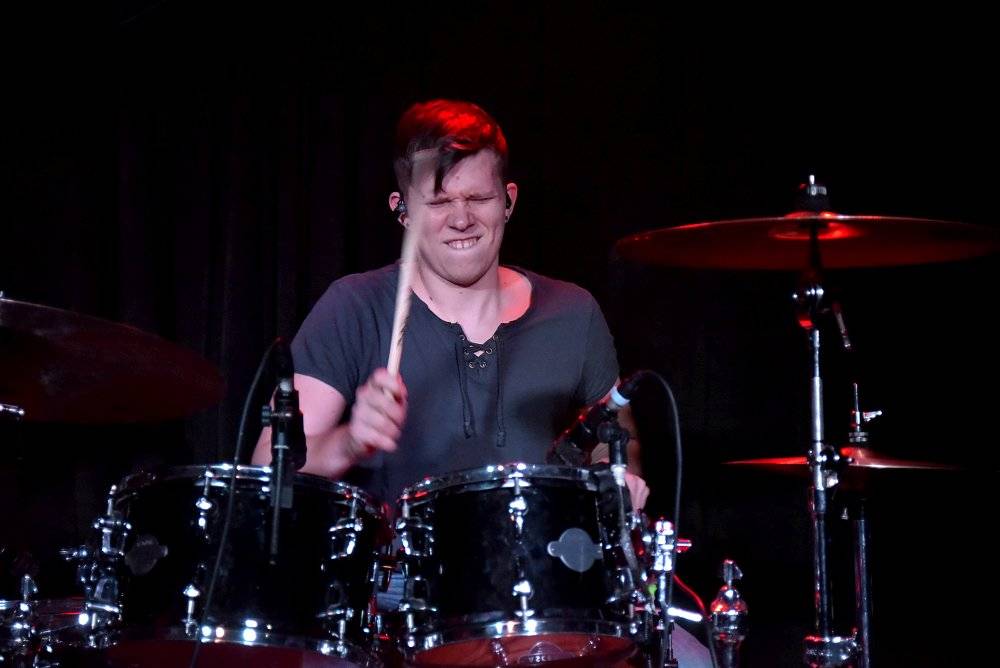 Neil Zaza, spoluhráč Stevea Vaie a Joea Satrianiho, zahrál v Praze