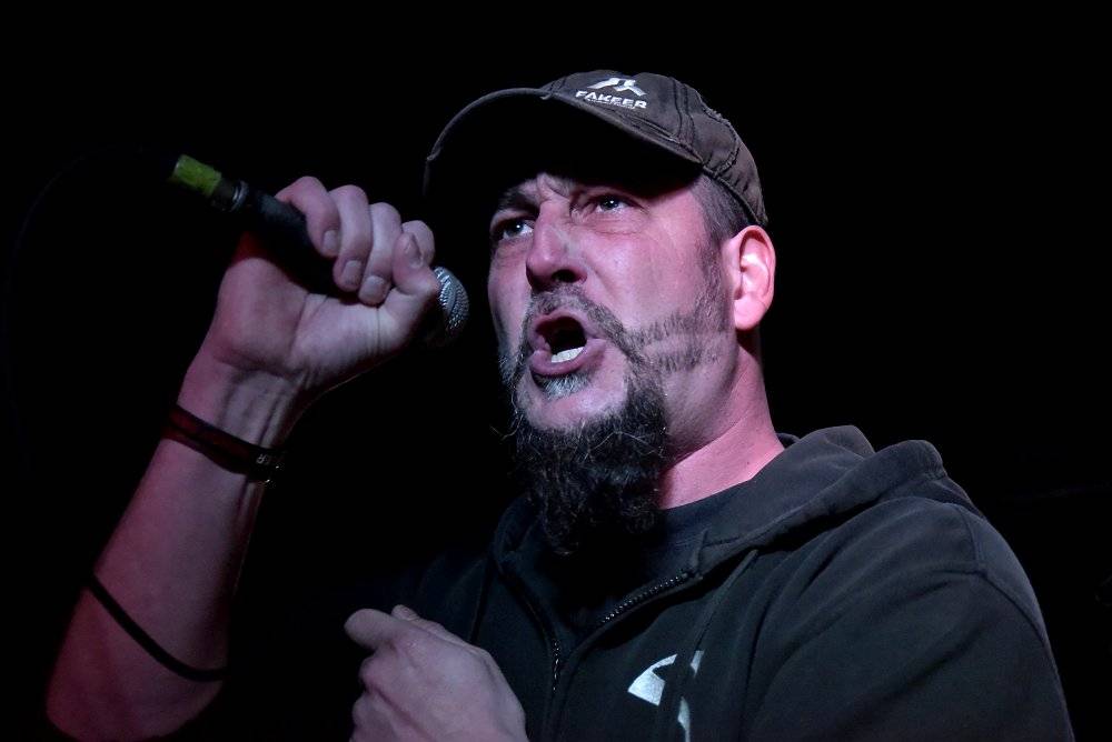 Neil Zaza, spoluhráč Stevea Vaie a Joea Satrianiho, zahrál v Praze