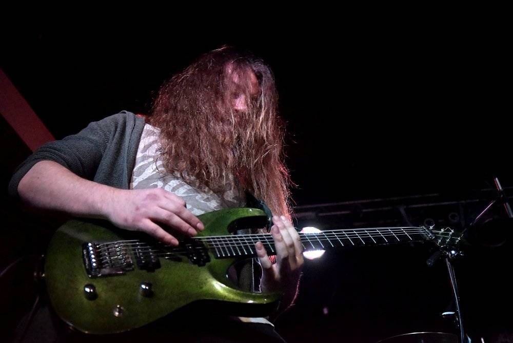 Neil Zaza, spoluhráč Stevea Vaie a Joea Satrianiho, zahrál v Praze