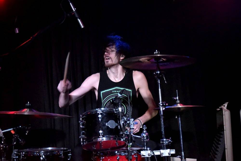 Neil Zaza, spoluhráč Stevea Vaie a Joea Satrianiho, zahrál v Praze