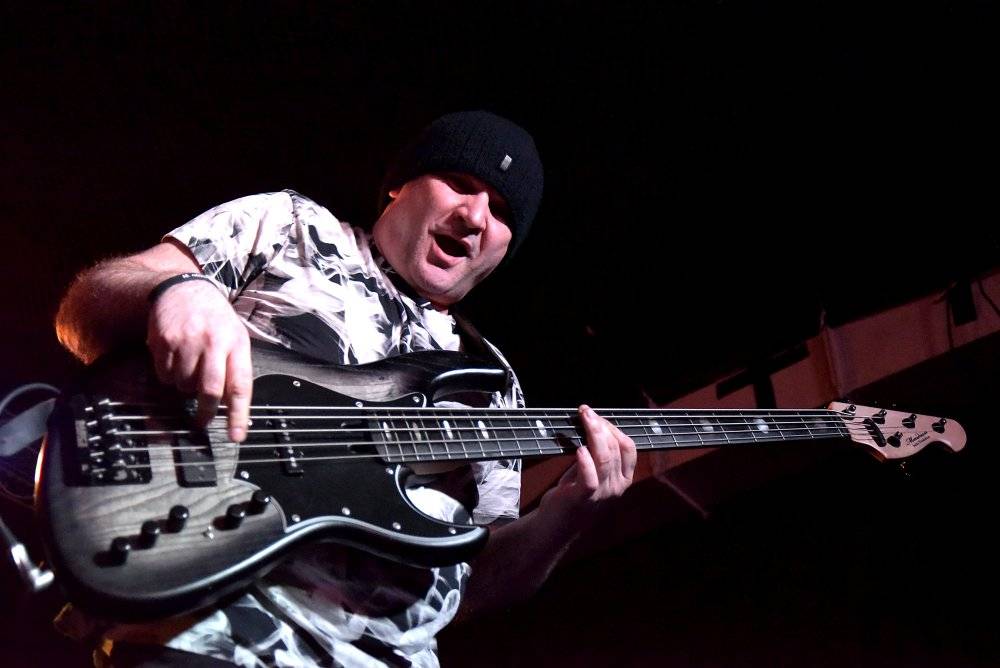 Neil Zaza, spoluhráč Stevea Vaie a Joea Satrianiho, zahrál v Praze