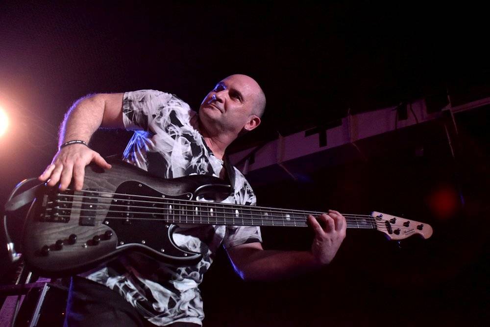 Neil Zaza, spoluhráč Stevea Vaie a Joea Satrianiho, zahrál v Praze