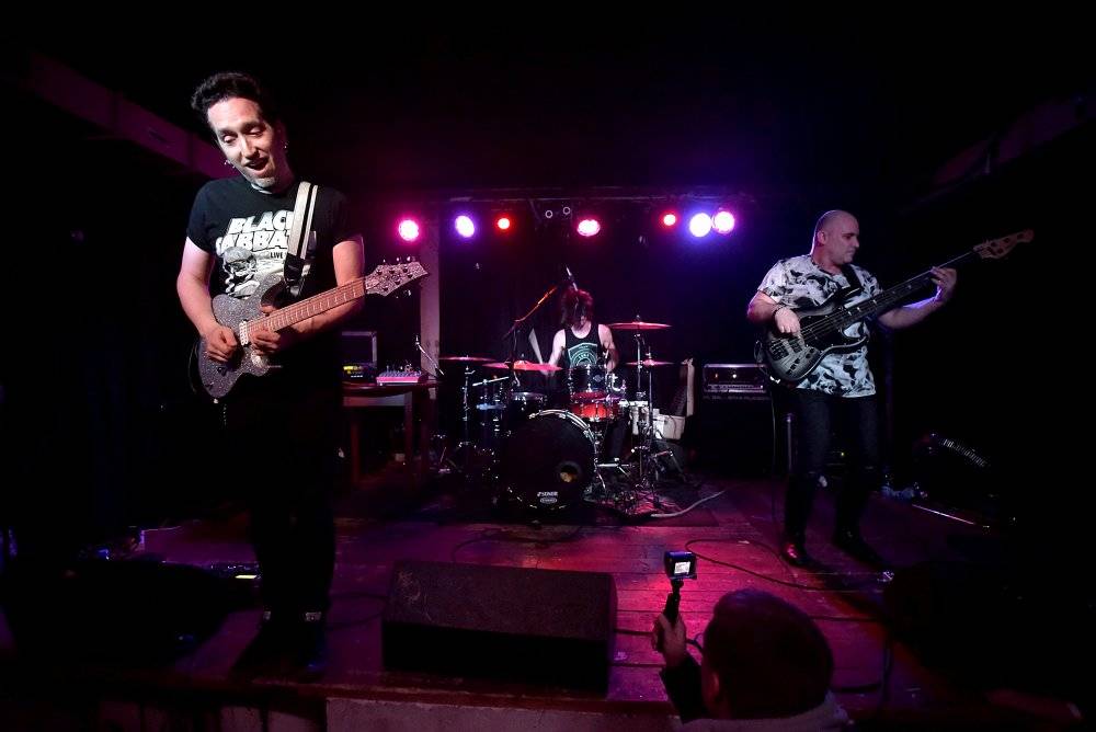 Neil Zaza, spoluhráč Stevea Vaie a Joea Satrianiho, zahrál v Praze