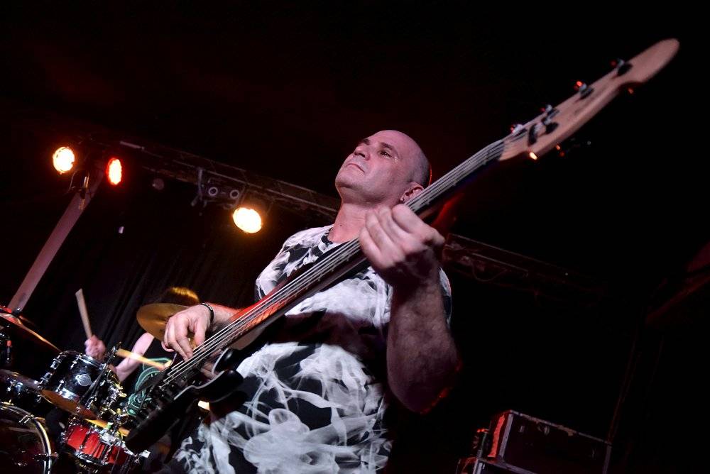 Neil Zaza, spoluhráč Stevea Vaie a Joea Satrianiho, zahrál v Praze