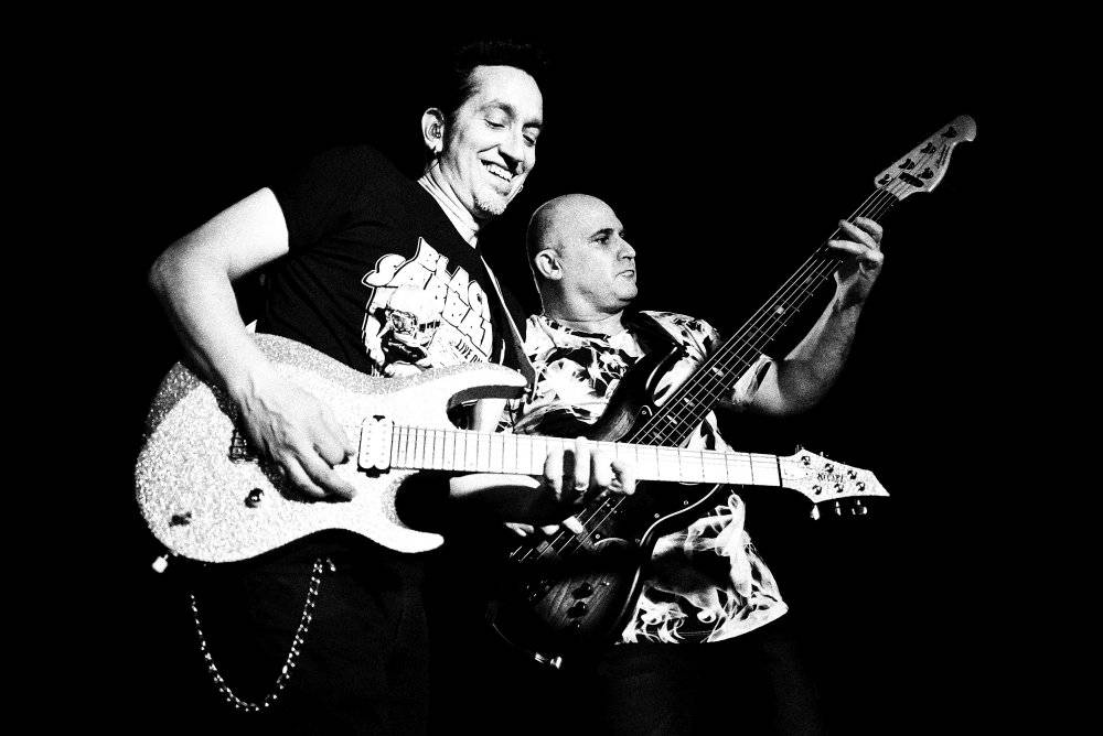 Neil Zaza, spoluhráč Stevea Vaie a Joea Satrianiho, zahrál v Praze