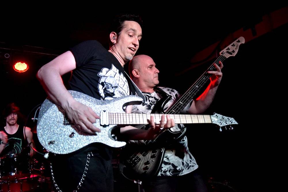 Neil Zaza, spoluhráč Stevea Vaie a Joea Satrianiho, zahrál v Praze