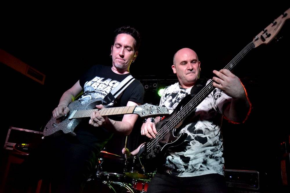 Neil Zaza, spoluhráč Stevea Vaie a Joea Satrianiho, zahrál v Praze