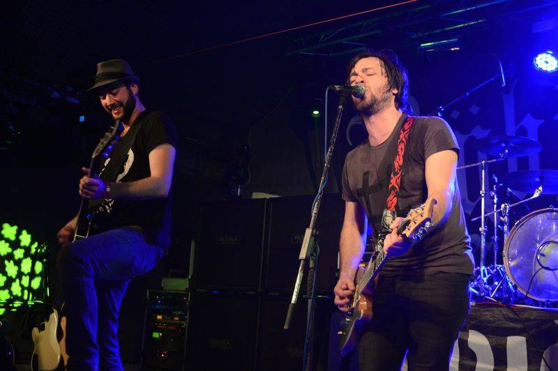 Správní chlapi Rybičky 48 a Imodium vyprodávají hudební kluby