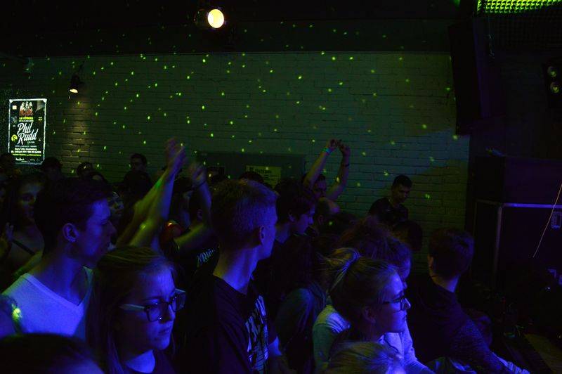 Správní chlapi Rybičky 48 a Imodium vyprodávají hudební kluby