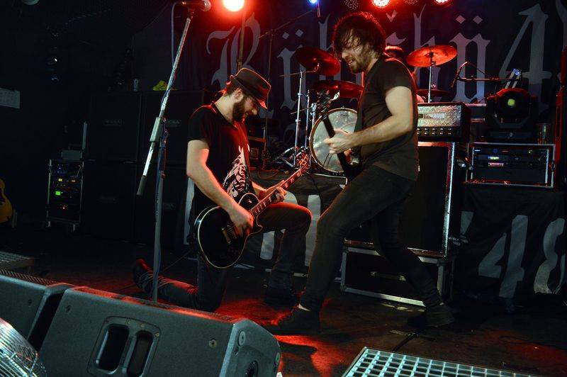 Správní chlapi Rybičky 48 a Imodium vyprodávají hudební kluby