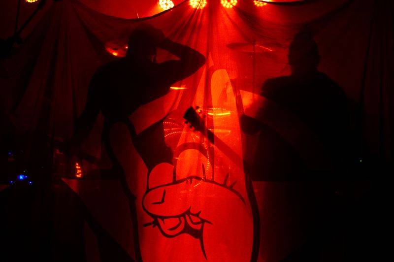 Správní chlapi Rybičky 48 a Imodium vyprodávají hudební kluby