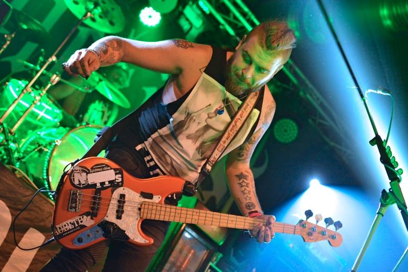 Správní chlapi Rybičky 48 a Imodium vyprodávají hudební kluby