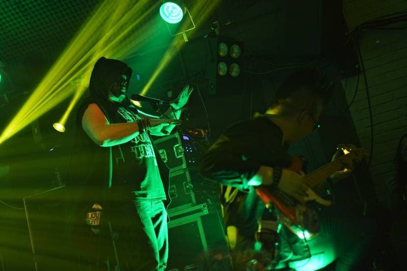 Správní chlapi Rybičky 48 a Imodium vyprodávají hudební kluby