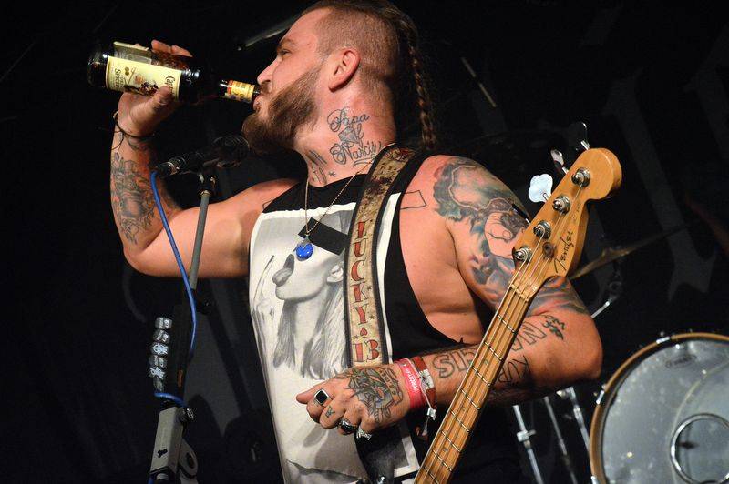 Správní chlapi Rybičky 48 a Imodium vyprodávají hudební kluby