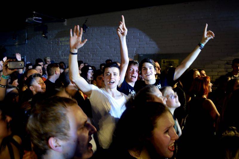 Správní chlapi Rybičky 48 a Imodium vyprodávají hudební kluby