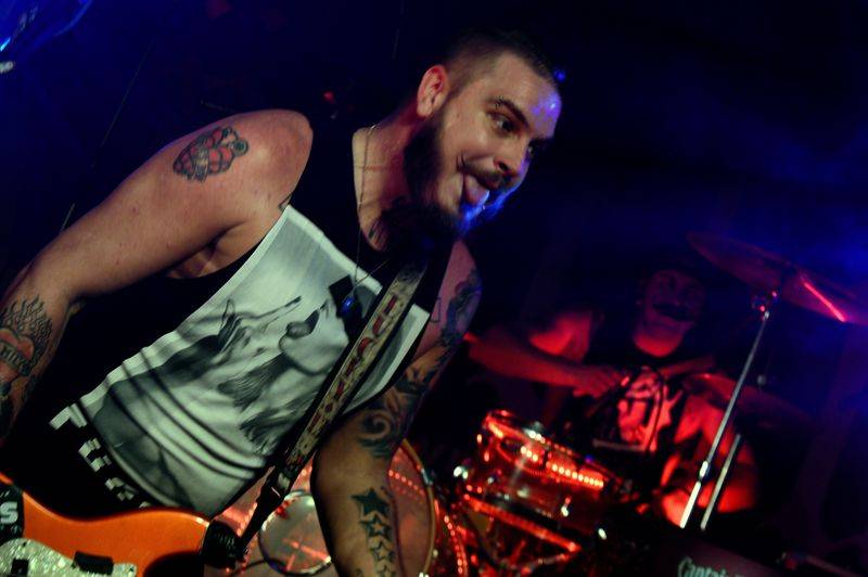 Správní chlapi Rybičky 48 a Imodium vyprodávají hudební kluby