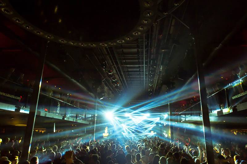 Paul Van Dyk je po úrazu zase ve formě, dokázal to v pražském SaSaZu