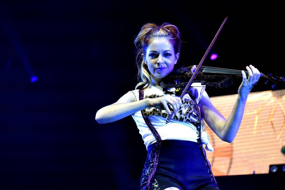 Lindsey Stirling, houslistka, skladatelka a tanečnice z Kalifornie, se vrátila do Prahy