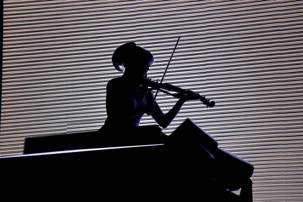 Lindsey Stirling, houslistka, skladatelka a tanečnice z Kalifornie, se vrátila do Prahy