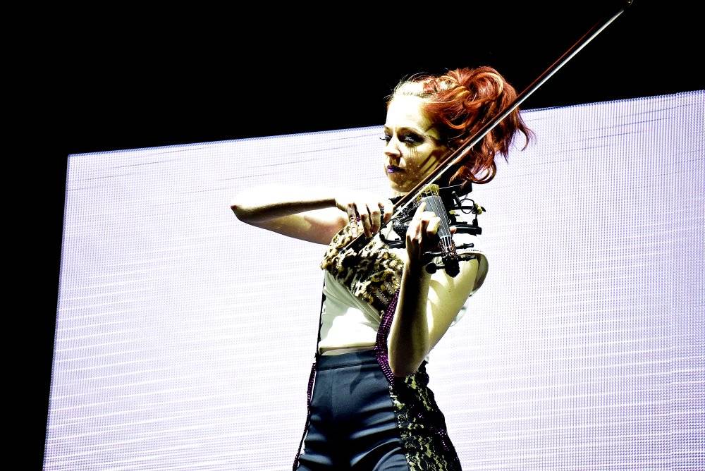 Lindsey Stirling, houslistka, skladatelka a tanečnice z Kalifornie, se vrátila do Prahy
