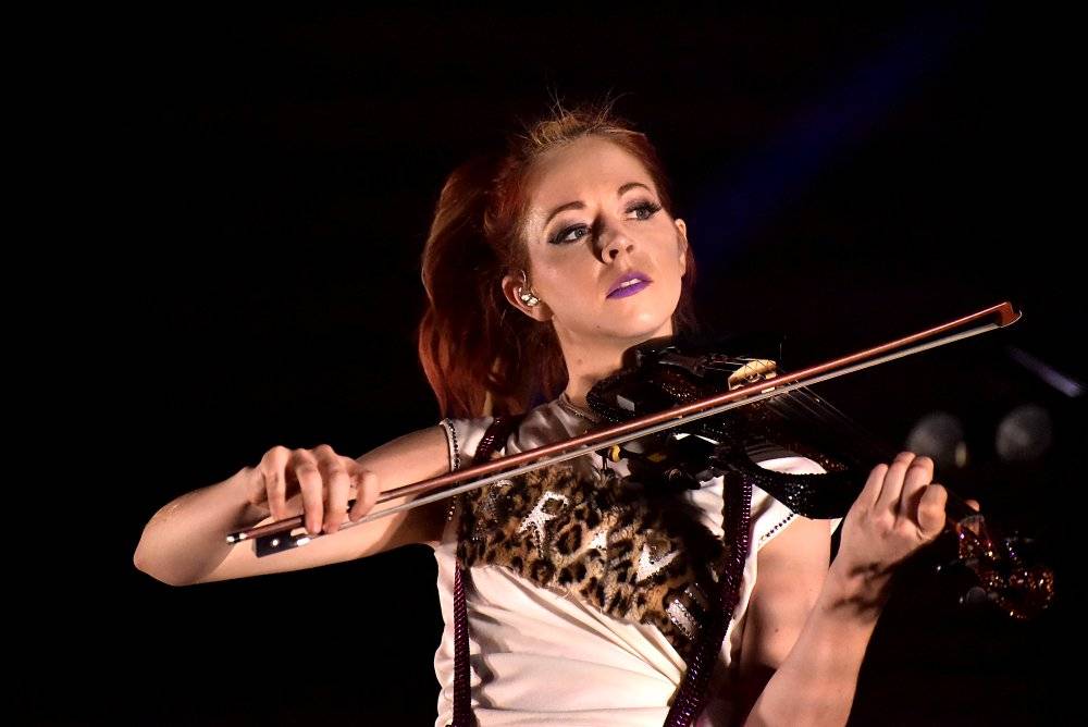Lindsey Stirling, houslistka, skladatelka a tanečnice z Kalifornie, se vrátila do Prahy