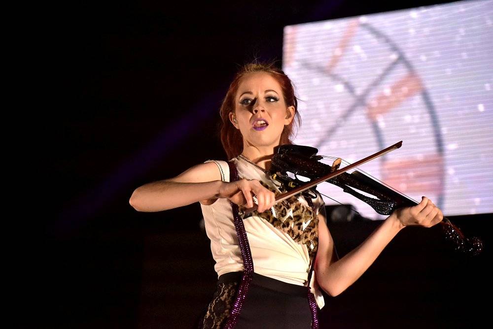 Lindsey Stirling, houslistka, skladatelka a tanečnice z Kalifornie, se vrátila do Prahy