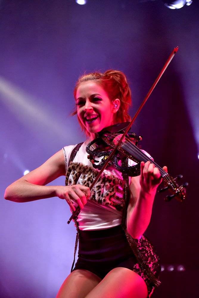 Lindsey Stirling, houslistka, skladatelka a tanečnice z Kalifornie, se vrátila do Prahy