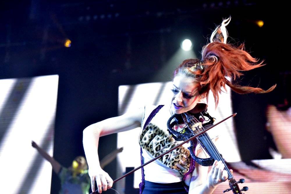 Lindsey Stirling, houslistka, skladatelka a tanečnice z Kalifornie, se vrátila do Prahy