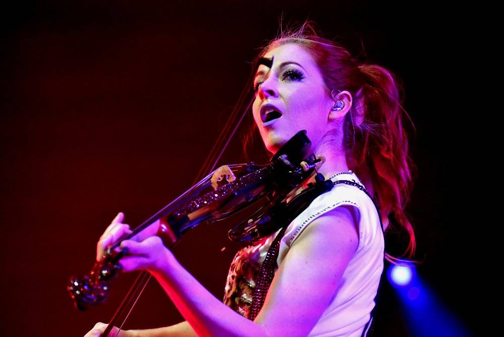 Lindsey Stirling, houslistka, skladatelka a tanečnice z Kalifornie, se vrátila do Prahy