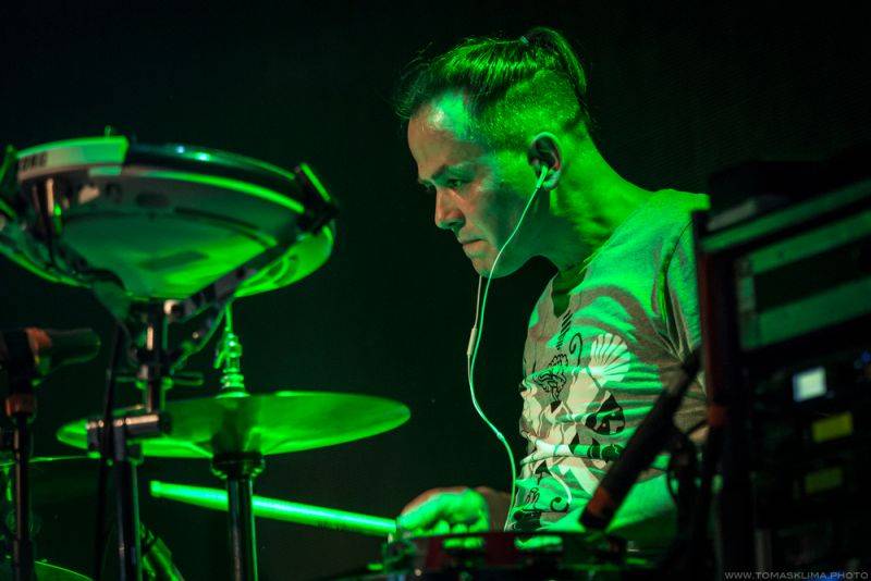 Xindl X zahrál ve vyprodaném Lucerna Music Baru novinky i starý fláky