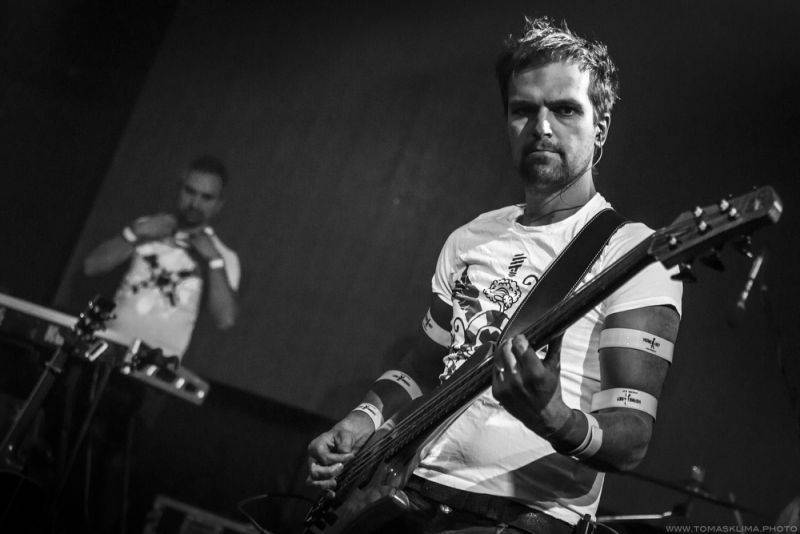 Xindl X zahrál ve vyprodaném Lucerna Music Baru novinky i starý fláky