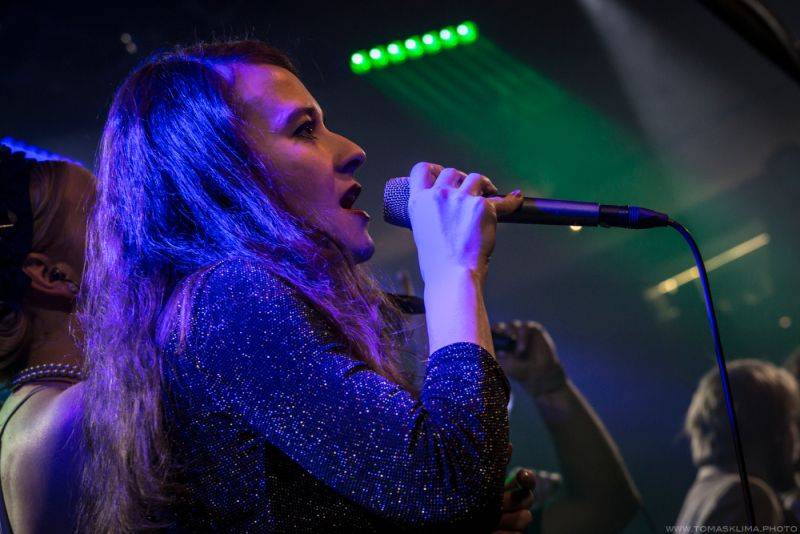 Xindl X zahrál ve vyprodaném Lucerna Music Baru novinky i starý fláky