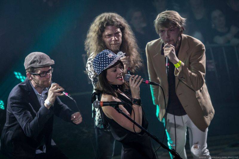 Xindl X zahrál ve vyprodaném Lucerna Music Baru novinky i starý fláky