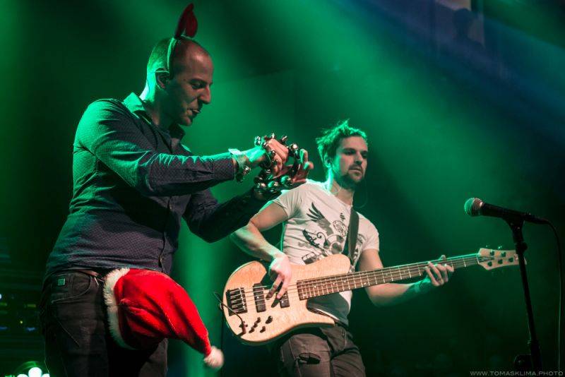 Xindl X zahrál ve vyprodaném Lucerna Music Baru novinky i starý fláky