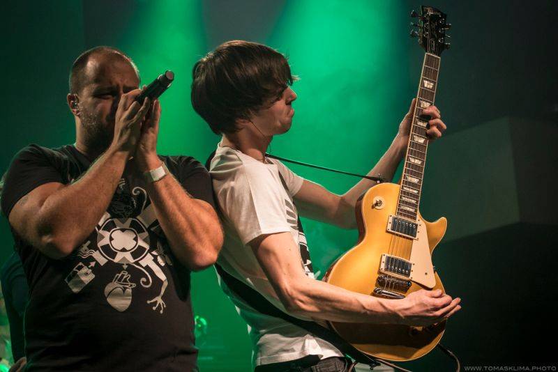 Xindl X zahrál ve vyprodaném Lucerna Music Baru novinky i starý fláky