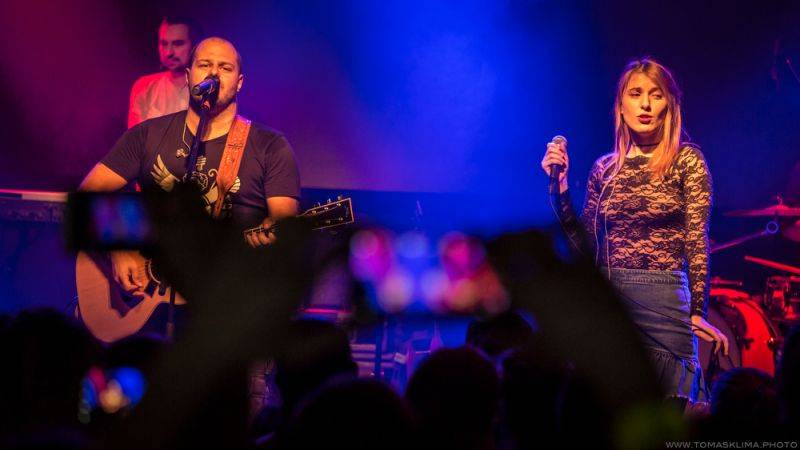 Xindl X zahrál ve vyprodaném Lucerna Music Baru novinky i starý fláky