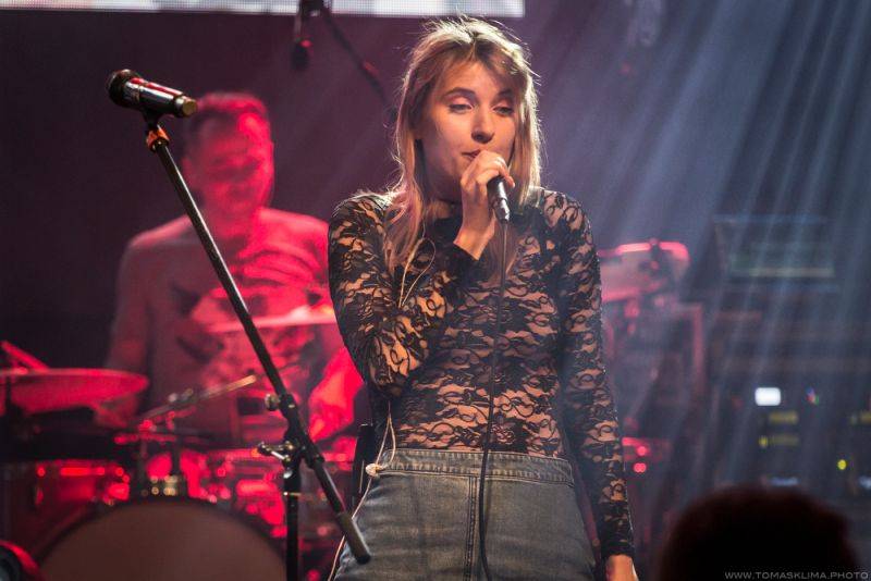 Xindl X zahrál ve vyprodaném Lucerna Music Baru novinky i starý fláky