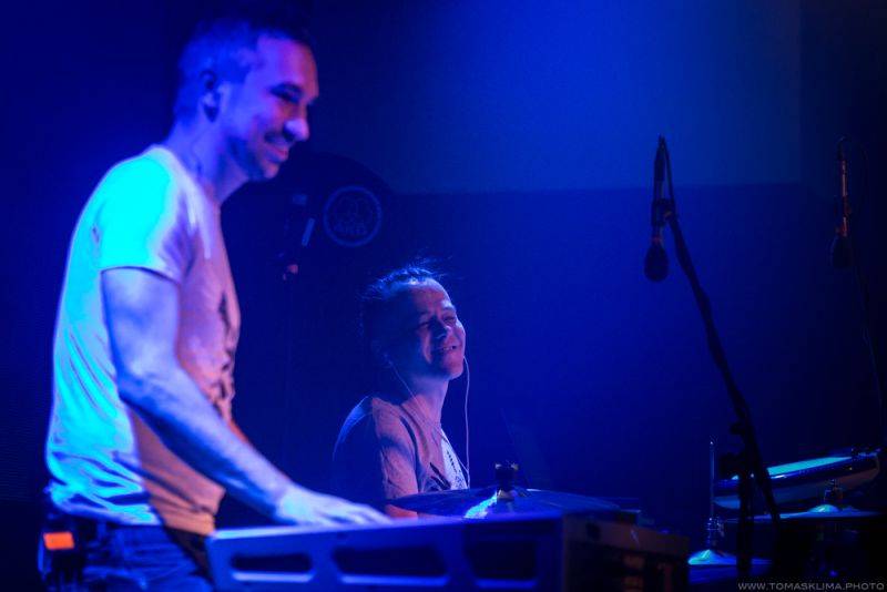 Xindl X zahrál ve vyprodaném Lucerna Music Baru novinky i starý fláky