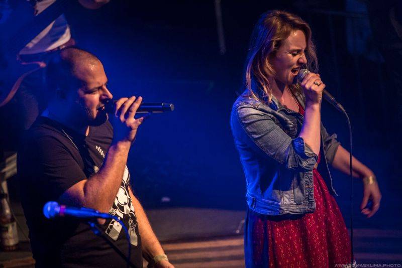 Xindl X zahrál ve vyprodaném Lucerna Music Baru novinky i starý fláky