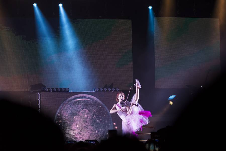 Druhý koncert tančící houslistky Lindsey Stirling byl dechberoucí