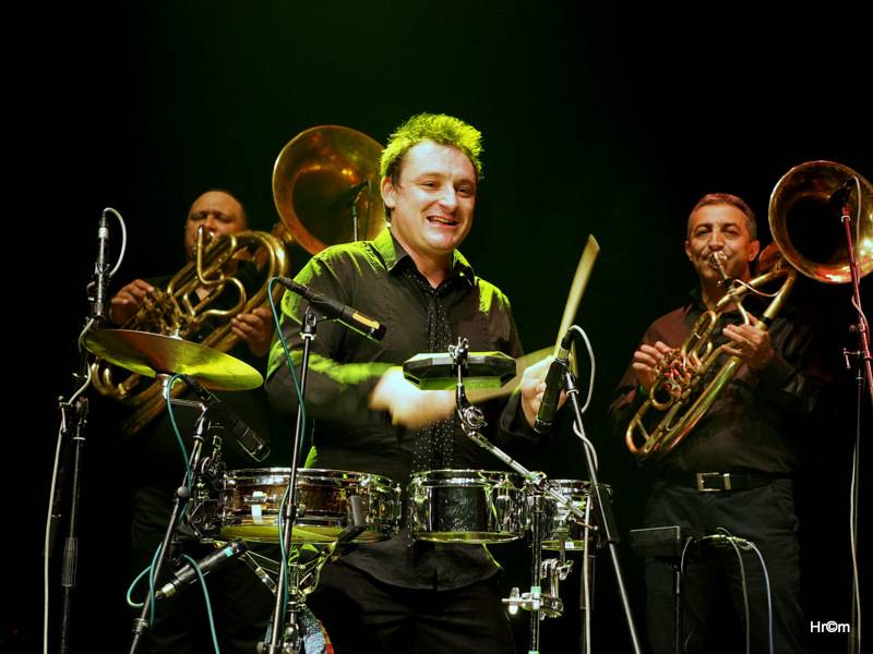 Fanfare Ciocărlia přenesli vyprodanou Akropoli do malé rumunské vesničky