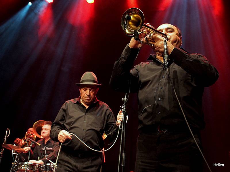 Fanfare Ciocărlia přenesli vyprodanou Akropoli do malé rumunské vesničky