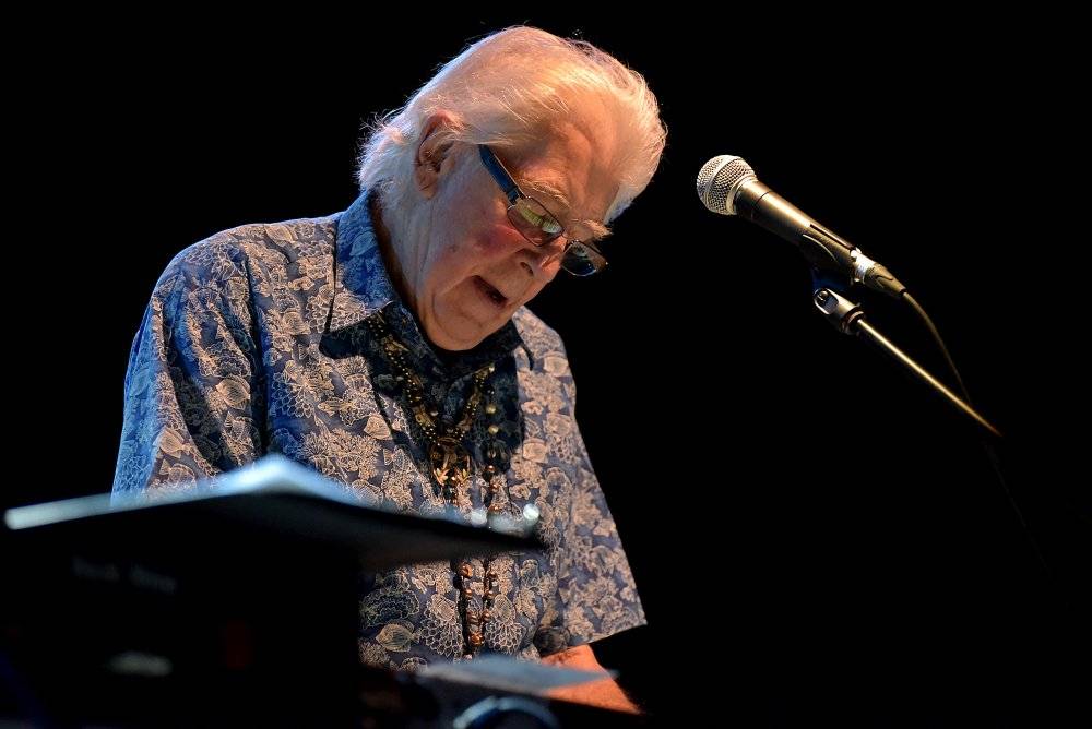 Britský bluesman John Mayall vyprodal pražskou Archu